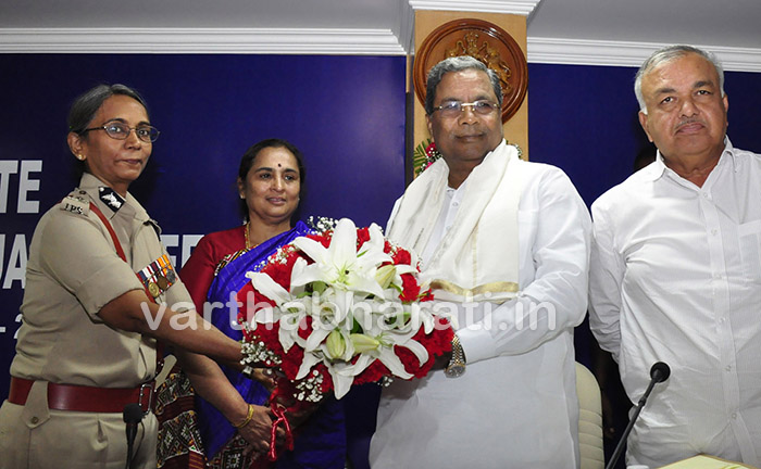 ಕೋಮು ಭಾವನೆ ಕೆರಳಿಸುವ ಮತೀಯವಾದಿಗಳ ಗಡಿಪಾರು: ಪೊಲೀಸ್ ಅಧಿಕಾರಿಗಳಿಗೆ ಸಿದ್ದರಾಮಯ್ಯ ಕಟ್ಟುನಿಟ್ಟಿನ ಸೂಚನೆ